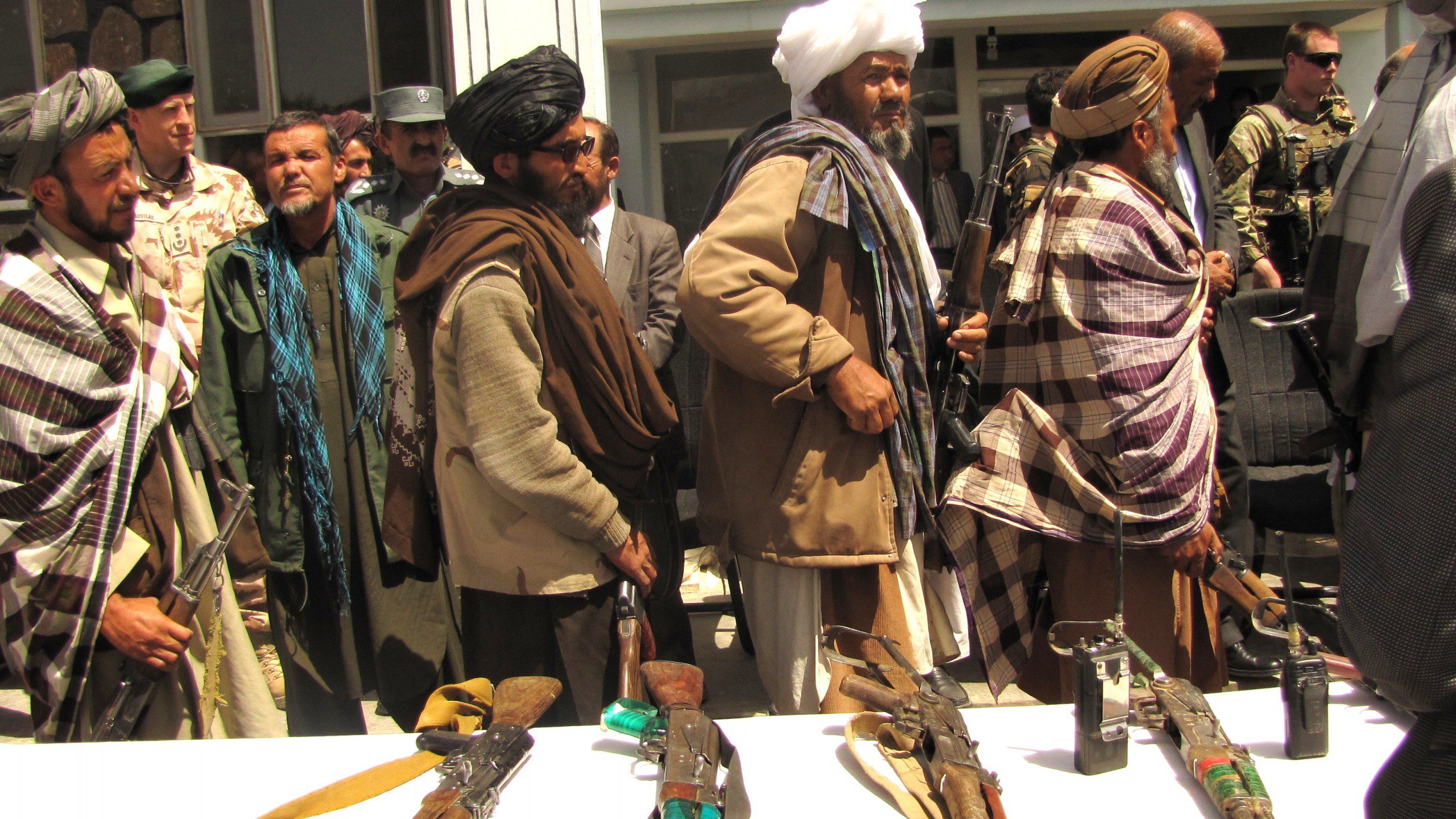 Talibans talsmand siger, at hjemvendte flygtninge vil blive stillet for retten